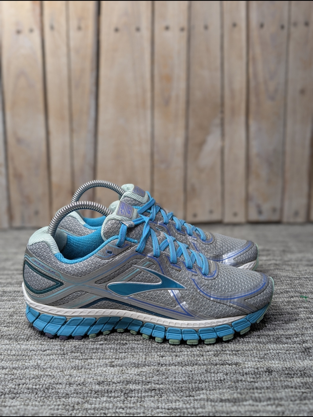 Women's Brooks GTS-16 - Silver/Teal - Size 8.5
